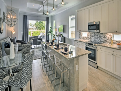 Naples Luxury Close to Vanderbilt Beach